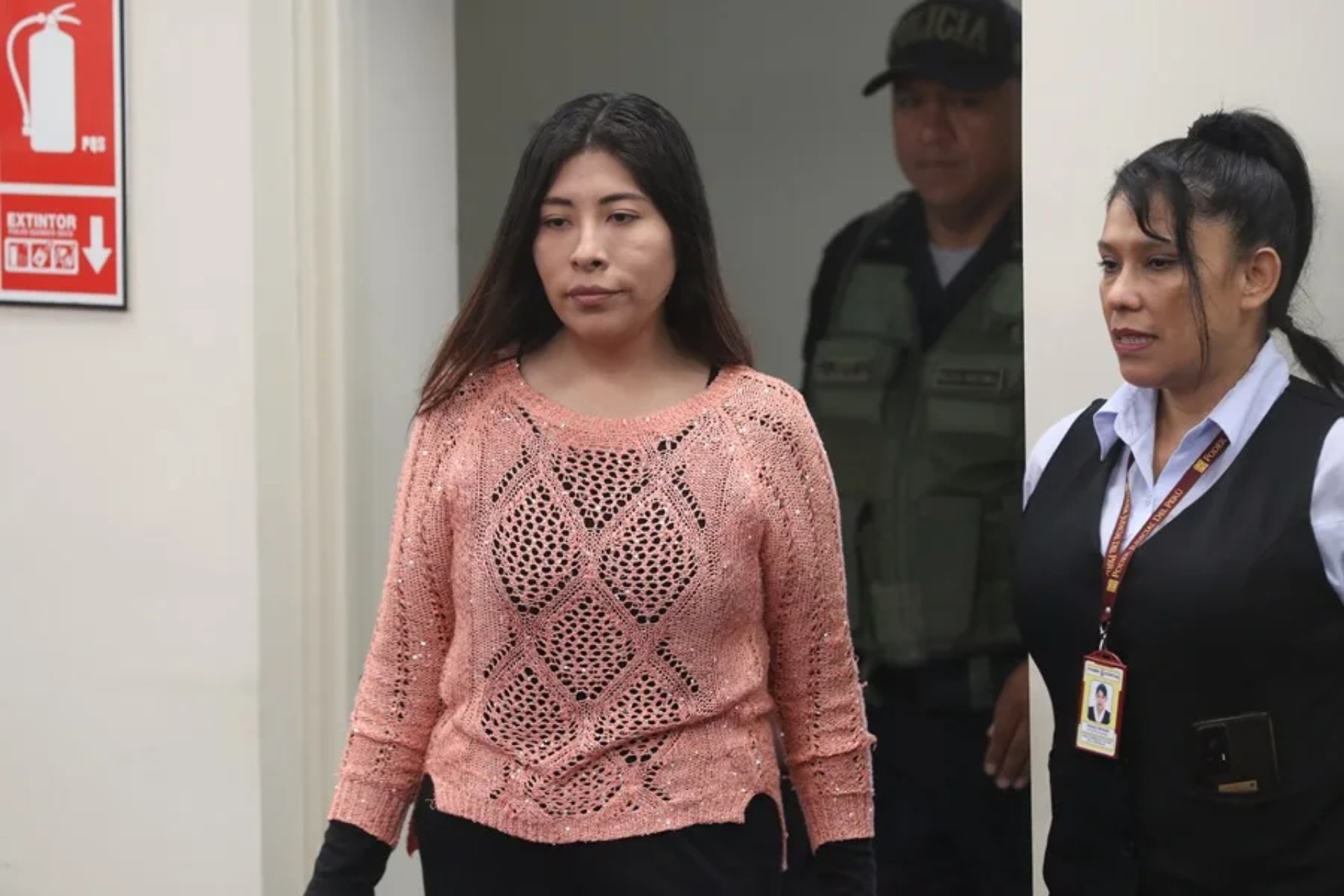 Ordenan detener a exministra peruana Betssy Chávez, asilada en la Embajada de México en Lima