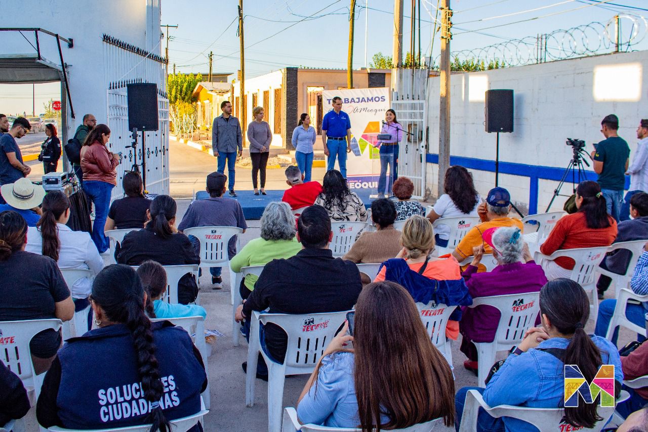 Entrega Miriam Soto pavimentación de 4 calles en Colonia Obrera de Meoqui
