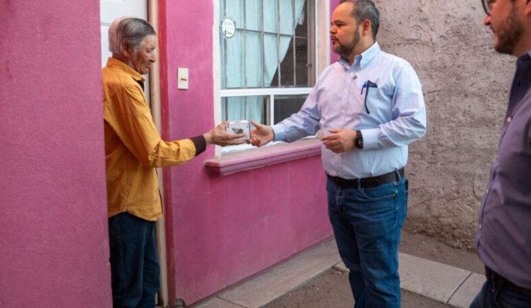 Cinco mil regaderas ahorradoras han sido entregadas por la JMAS Delicias: Juan Carlos Velasco