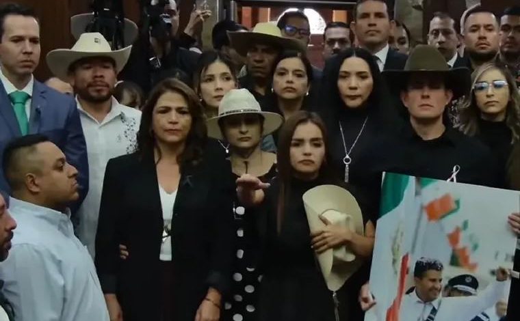Grecia Quiroz, viuda de Carlos Manzo, rinde protesta como nueva alcaldesa de Uruapan