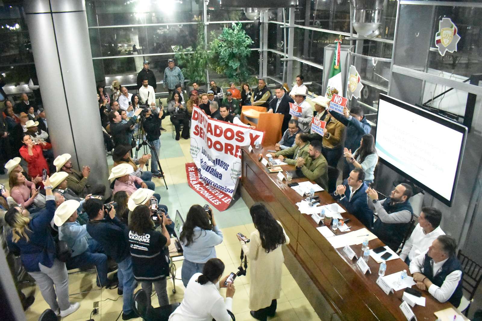 Columna política viernes 21 de noviembre de 2025