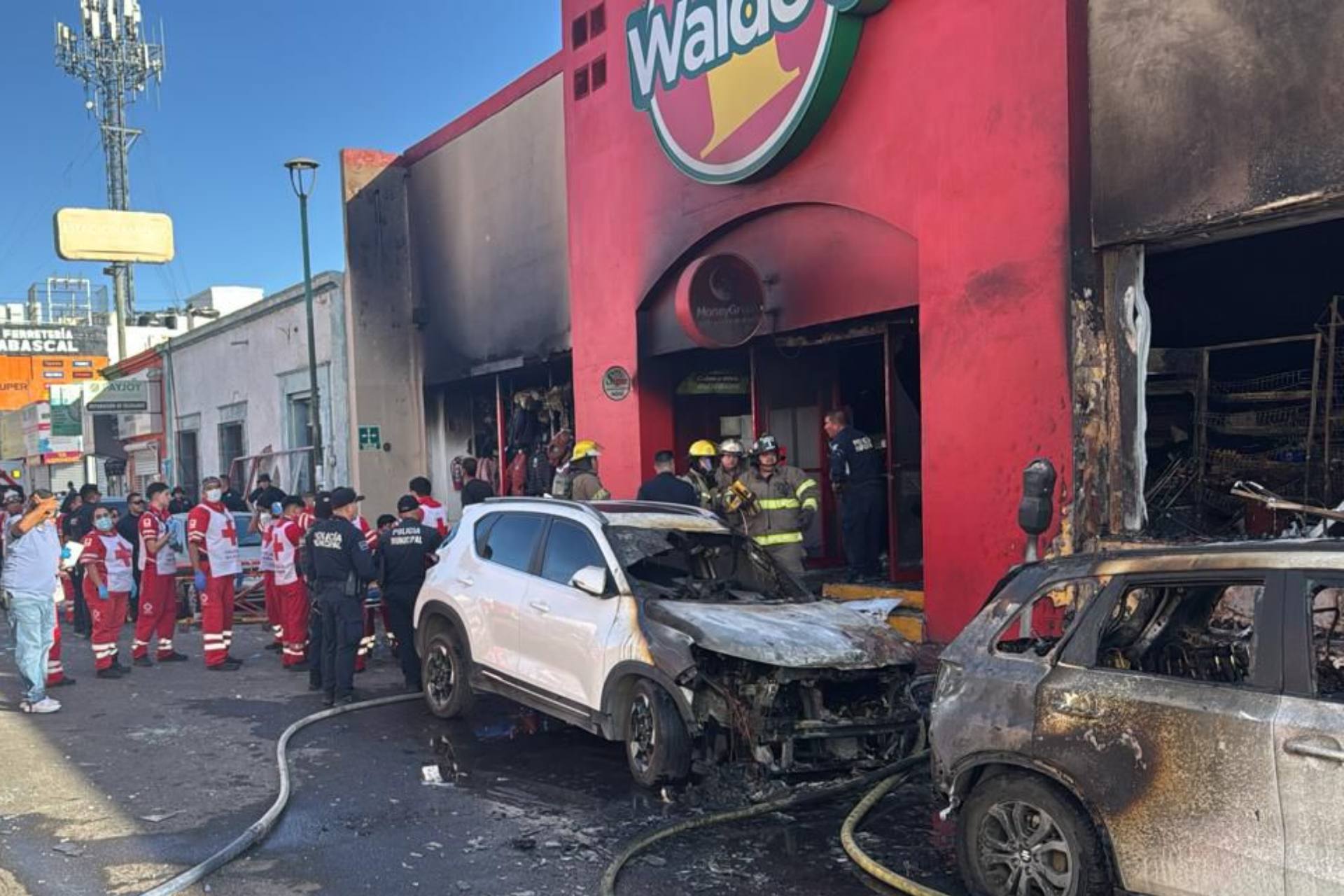 Incendio en tienda Waldo’s en Hermosillo, Sonora; se reportan 22 muertos