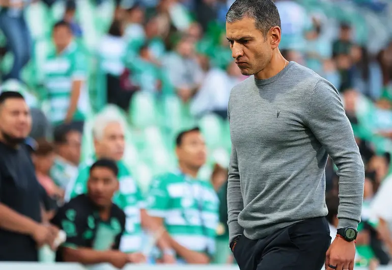 Jaime Lozano deja de ser entrenador de Pachuca