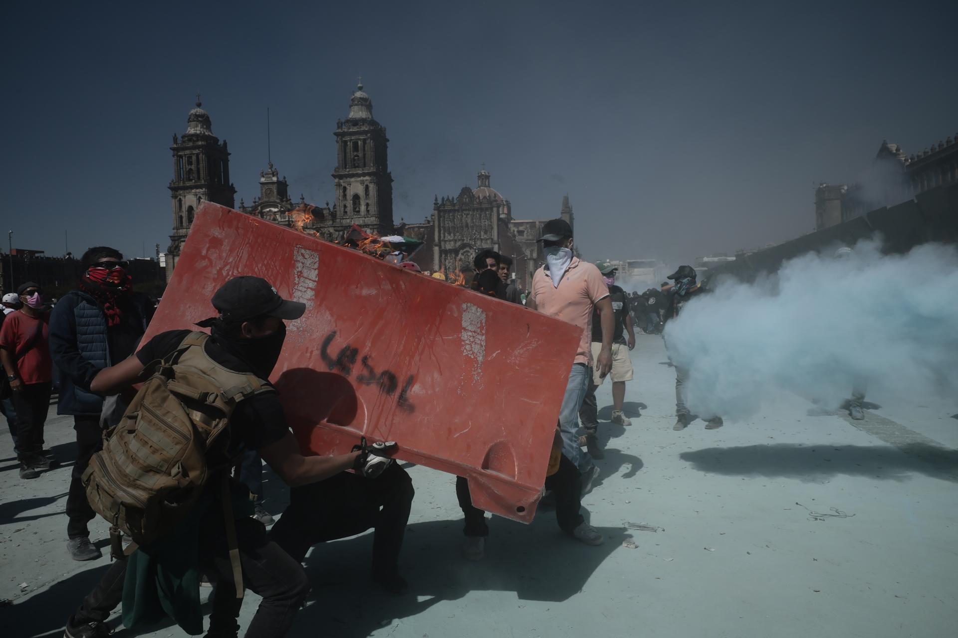 Marcha de la Generación Z: hay 20 detenidos y 120 lesionados, entre ellos 100 policías