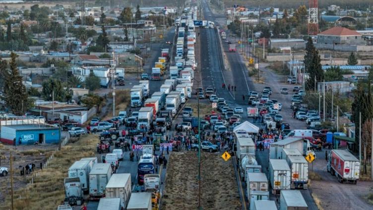 Se mantiene el cierre total de la carretera en Cárdenas; cierre parcial en Jiménez