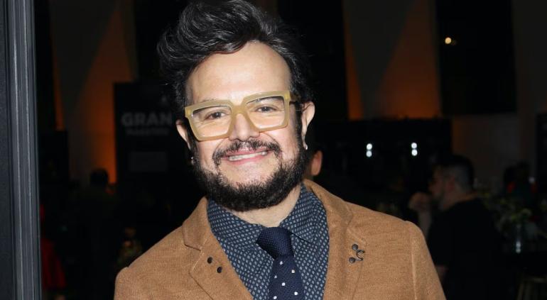 Aseguran que Aleks Syntek ingresó a rehabilitación tras crisis