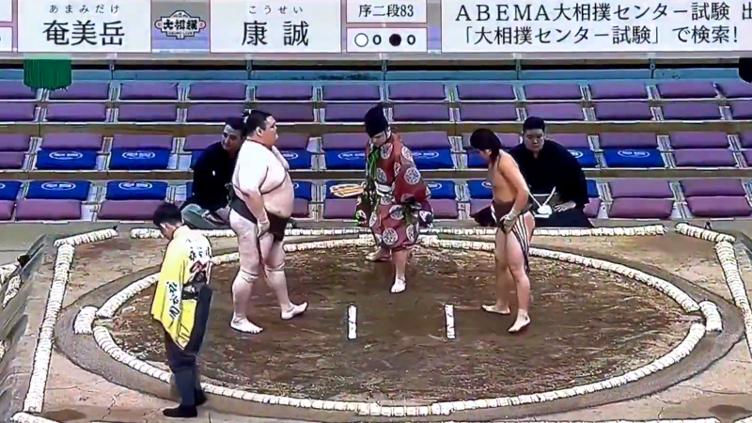 Pelador de Sumo de 16 años venció a rival del doble de su peso