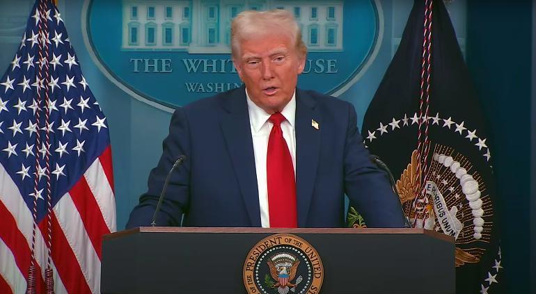 Amaga Trump a Maduro con «usar la fuerza» si no renuncia a presidencia