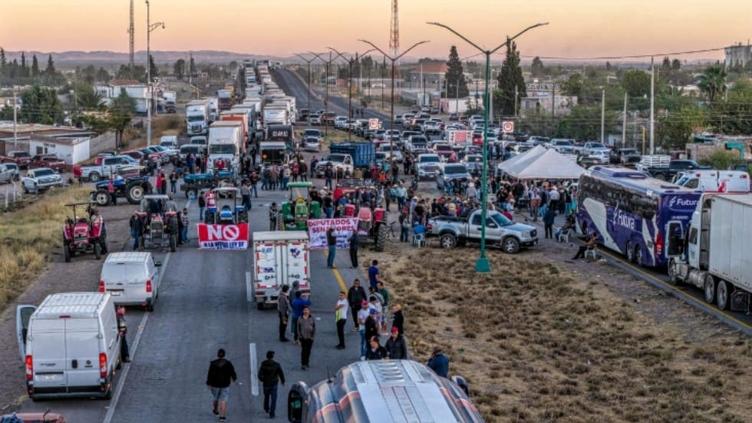 Acuerdan productores levantar bloqueos tras reunión en la SEGOB