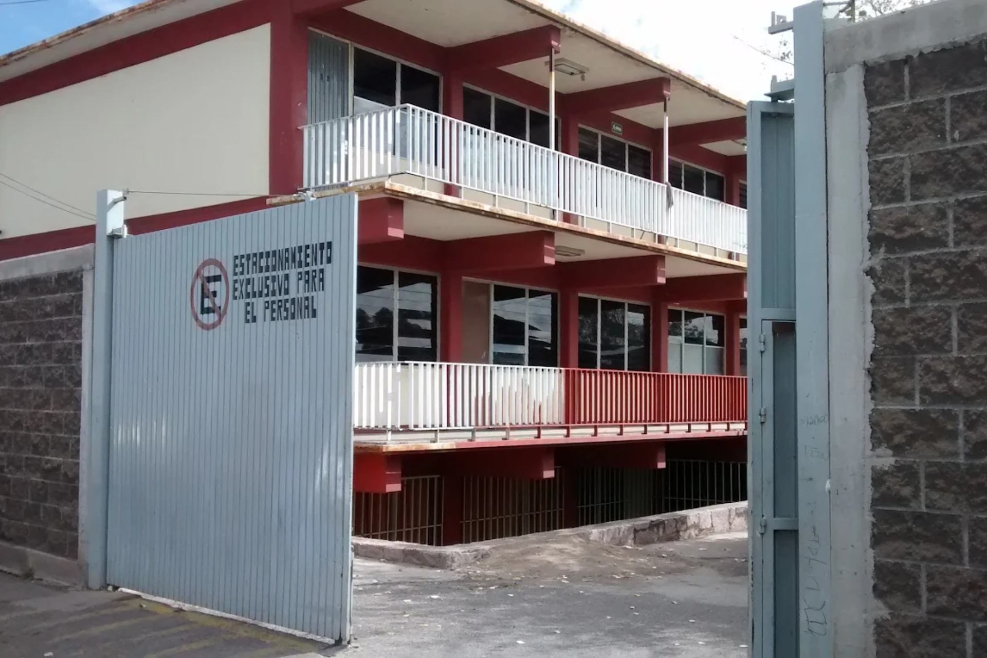 Investigan a un alumno de secundaria por hacer imágenes íntimas de sus compañeros con IA