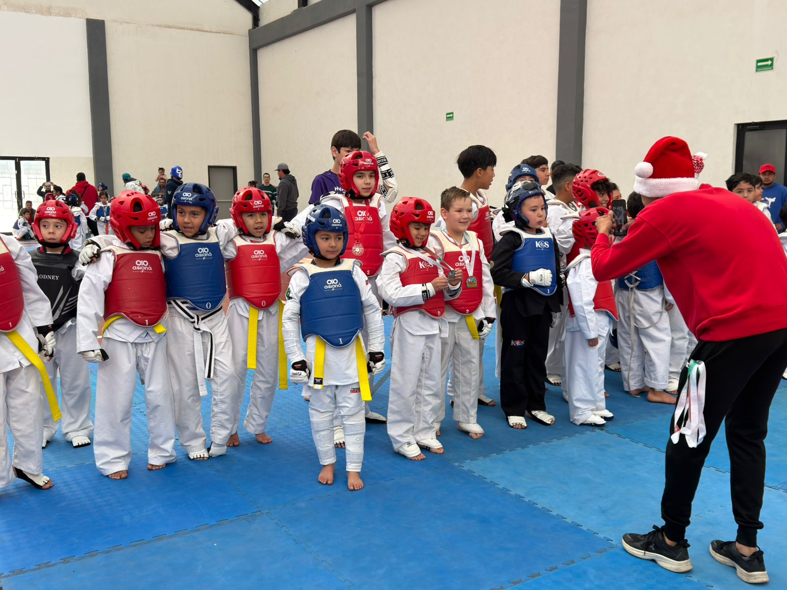 Paco Nava Taekwondo se hace presente en el Fogueo Navideño 2025