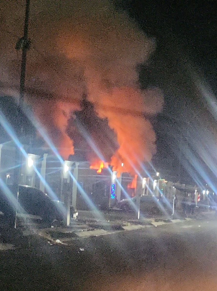 Incendio consume vivienda en fraccionamiento Monte Albán