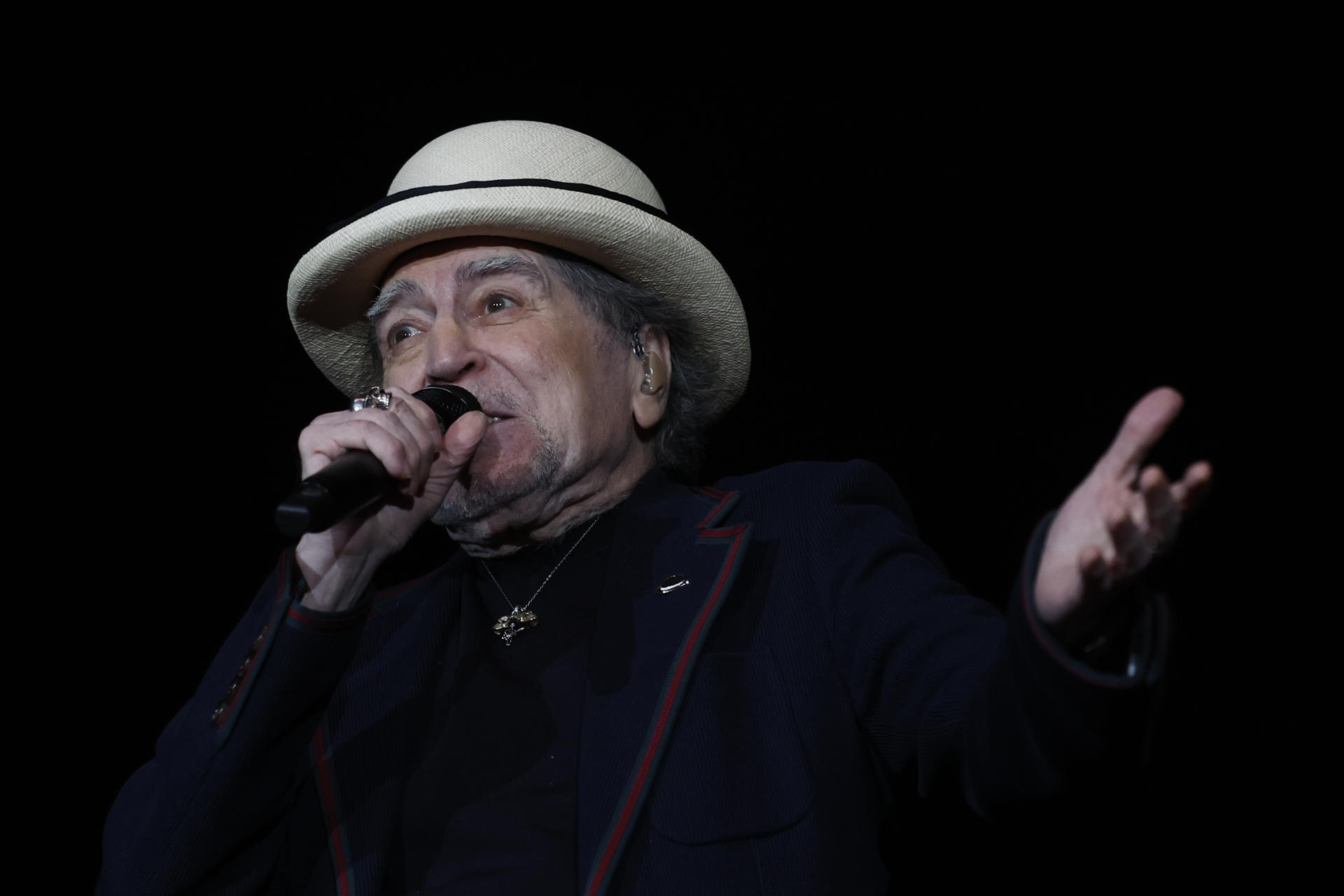 Joaquín Sabina da un emocionado adiós en el “último concierto y el más importante” de su vida