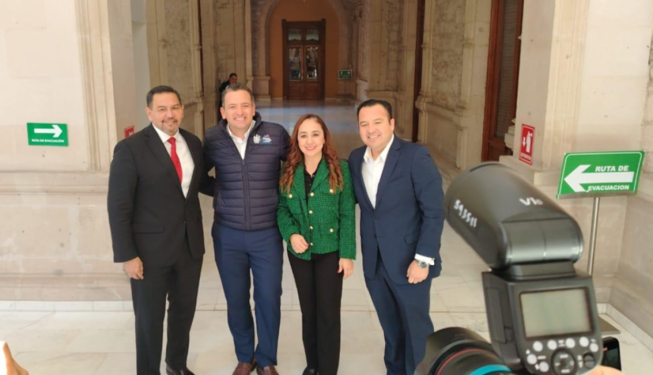 Brinda Maru Campos con alcaldes y alcaldesas por la Navidad