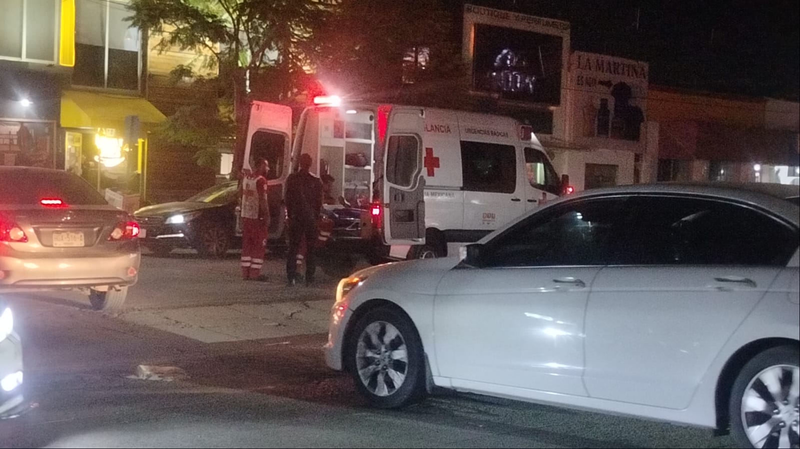 Movilización de Cruz Roja generó expectación en pleno centro de la ciudad