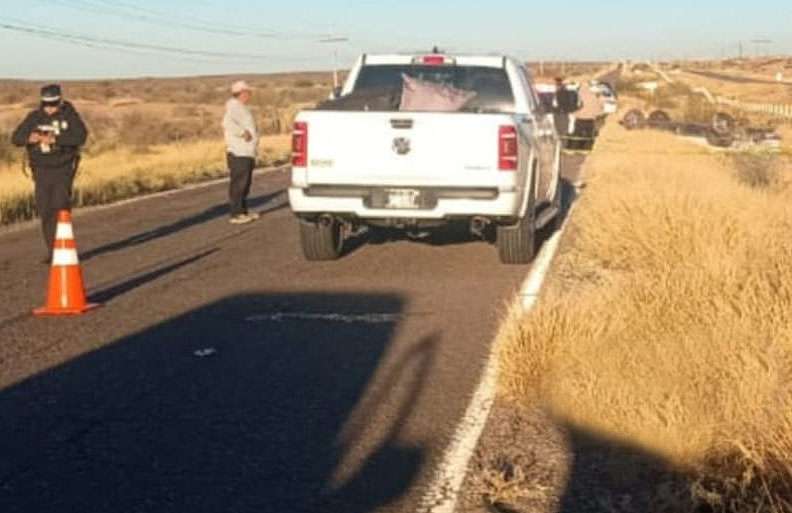 Vuelca familia de paisanos en la rúa Jiménez-Durango; 1 muerto