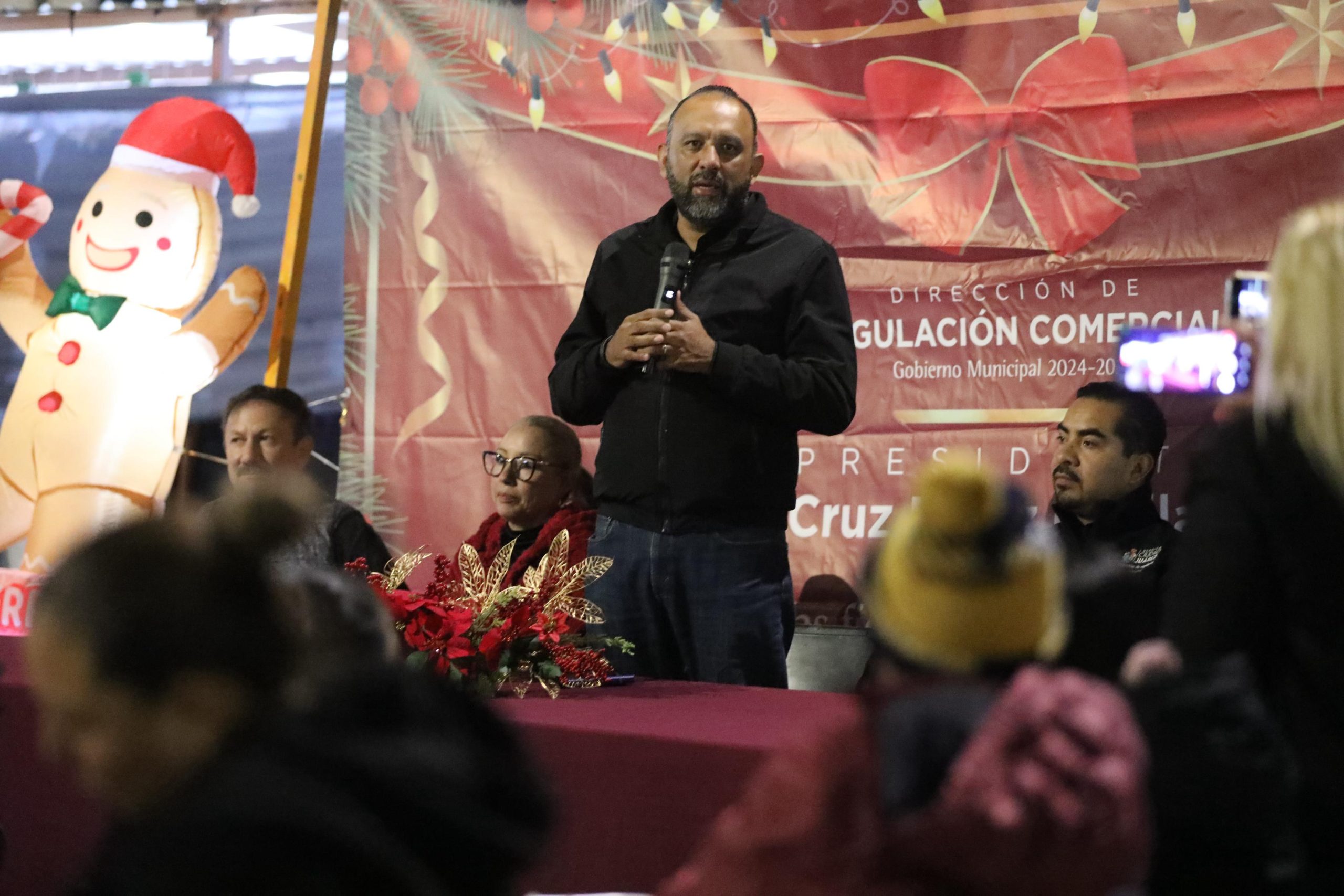 Acude secretario del Ayuntamiento a posada de mercados