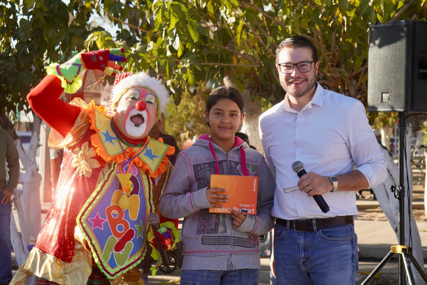 Mario Alberto Mata fortalece mensaje de cercanía con familias en la Tercera Posada Navideña en Colonia Terrazas