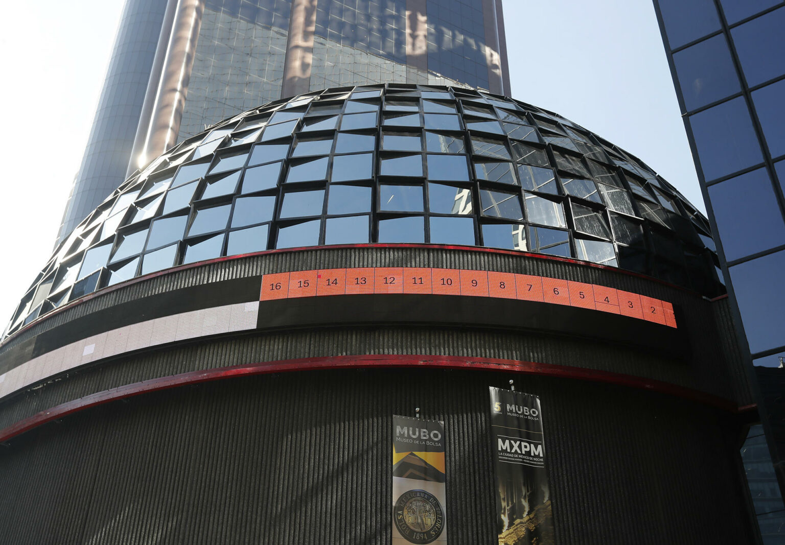 La Bolsa mexicana pierde un 1.5 % e hila su segundo retroceso consecutivo