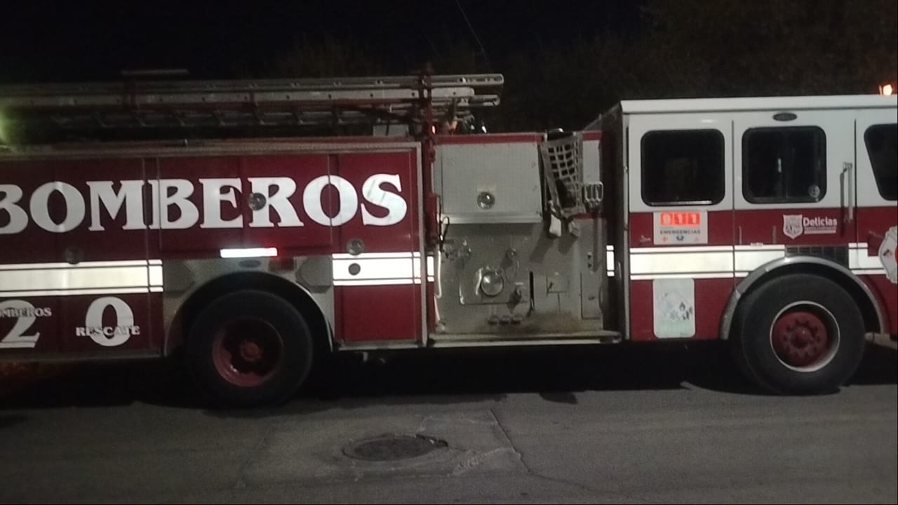 Incendio en el dren el Segundo movilizó a Bomberos al sector sur