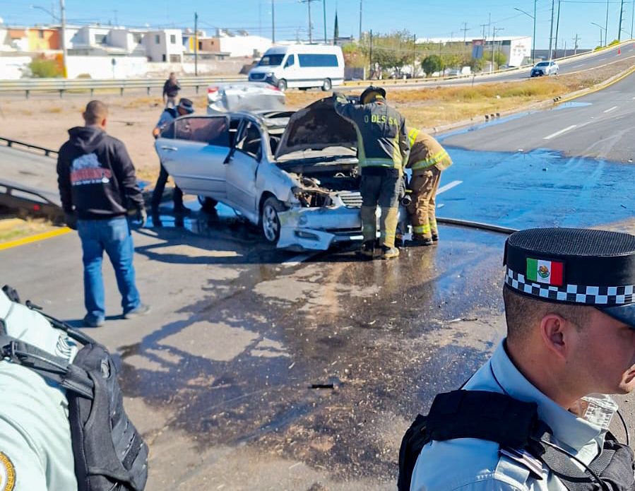 Trabajaron Bomberos Delicias en control de riesgos tras derrame de combustible tras percance vial