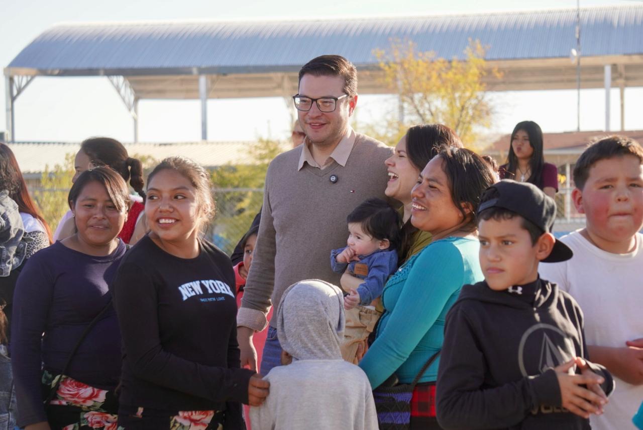 Ejido El 10 recibió al regidor Mario Mata; más de 200 niños y niñas tuvieron su posada
