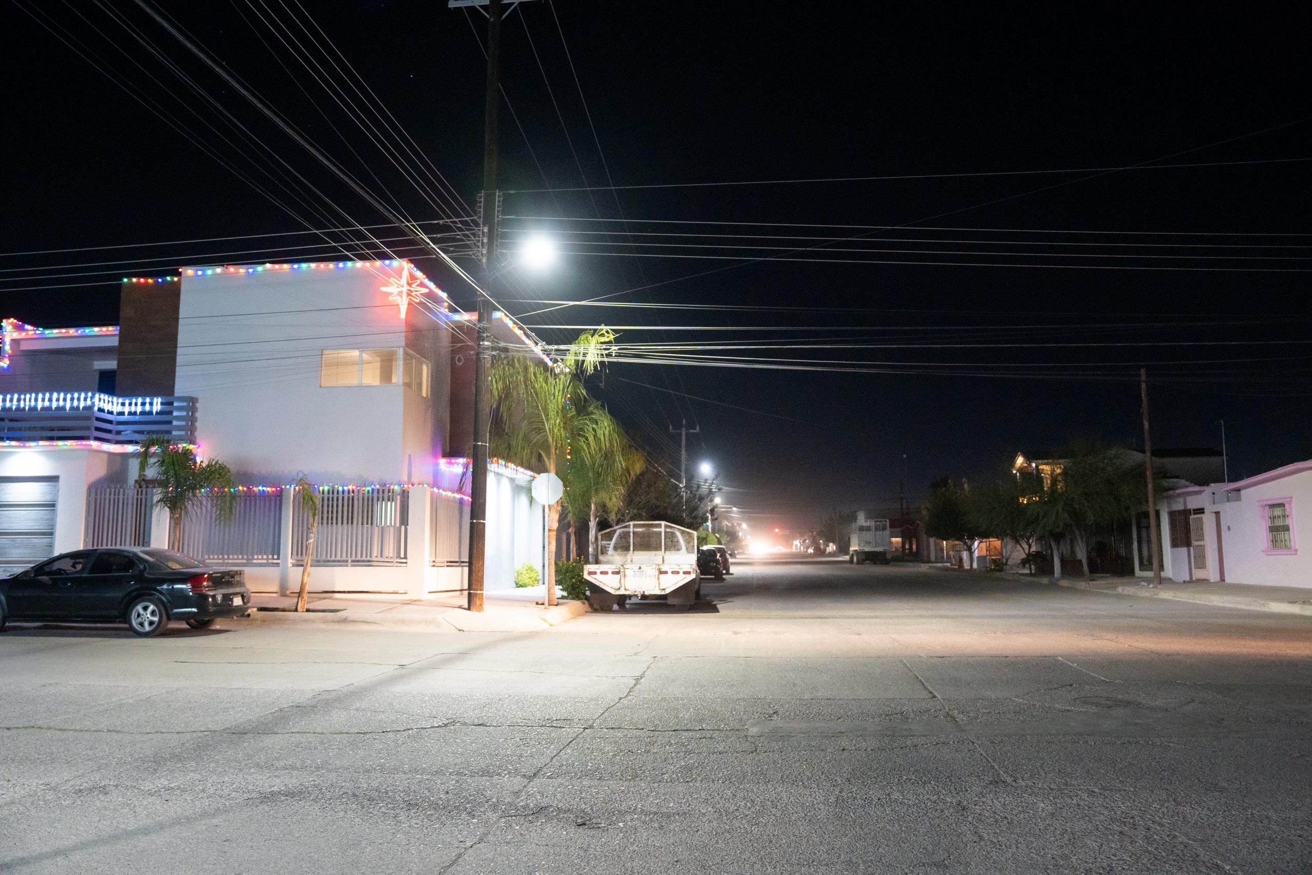 Calles iluminadas mejoran la seguridad en Vicente Guerrero, Lotes Urbanos y Montealbán