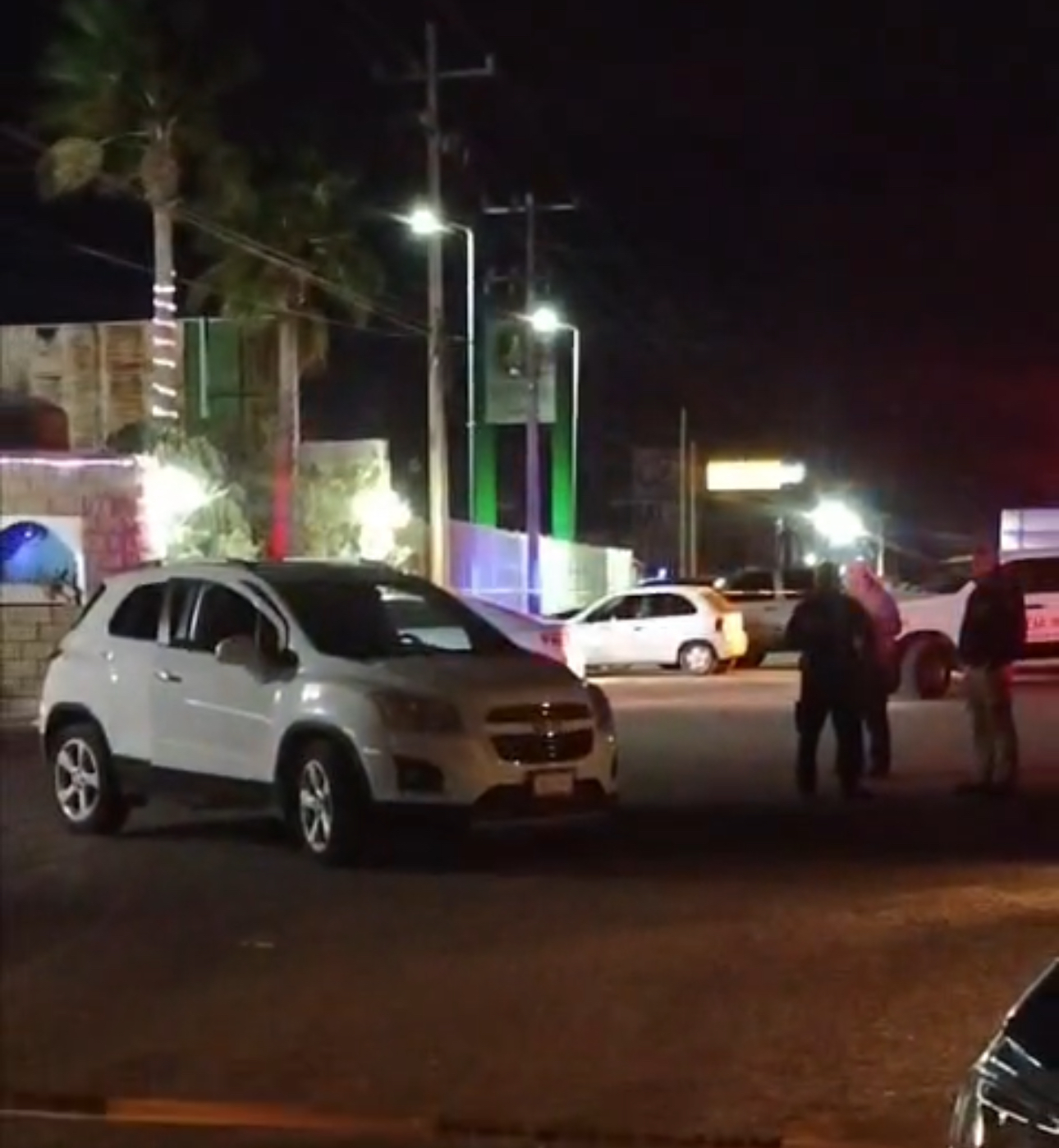 Hallan sin vida a hombre dentro de un vehículo al salir del Grove en Delicias