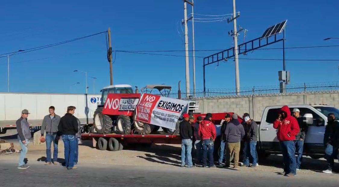 Cierran agricultores cruce internacional Jerónimo – Santa Teresa