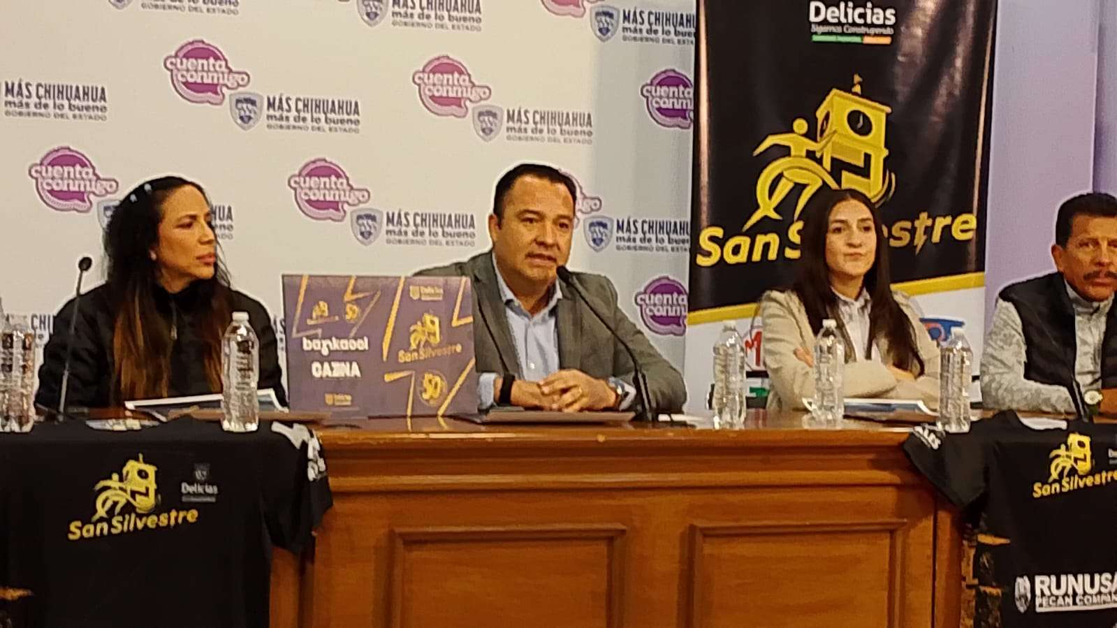 Extorsionan retenes falsos a paisanos rumbo a Delicias, denuncia alcalde Valenciano