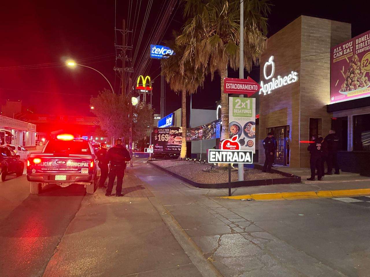 Atienden amenaza de bomba en Applebee’s; desalojan el restaurante