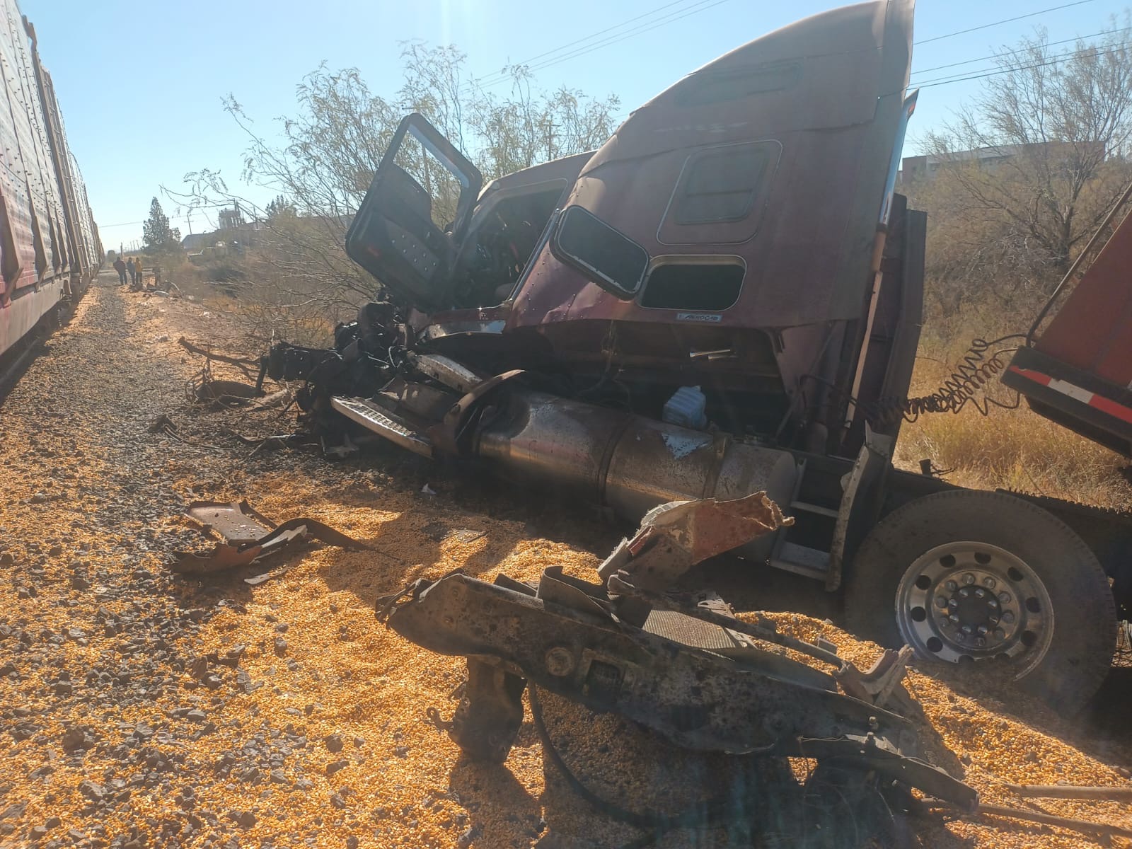 Ya fue identificado el operador de tráiler que quedó grave tras brutal choque con tren en Delicias