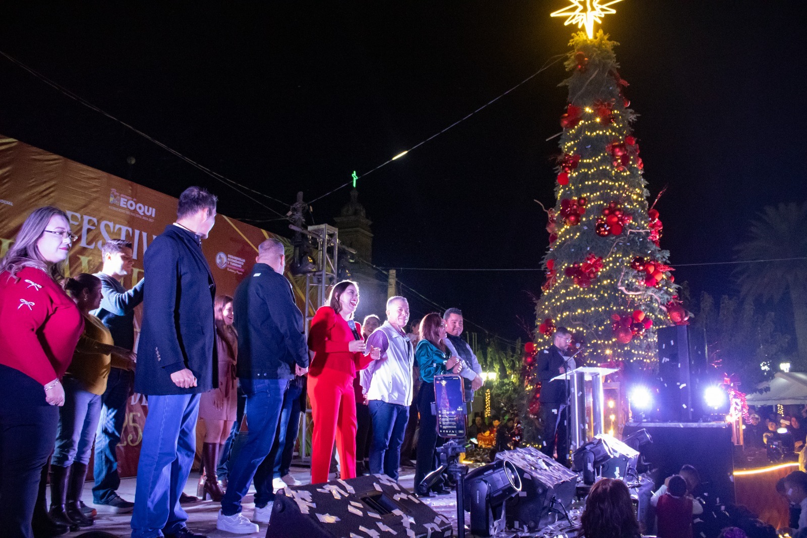Llega la Navidad a Meoqui con el encendido del Árbol ante más de 3 mil personas