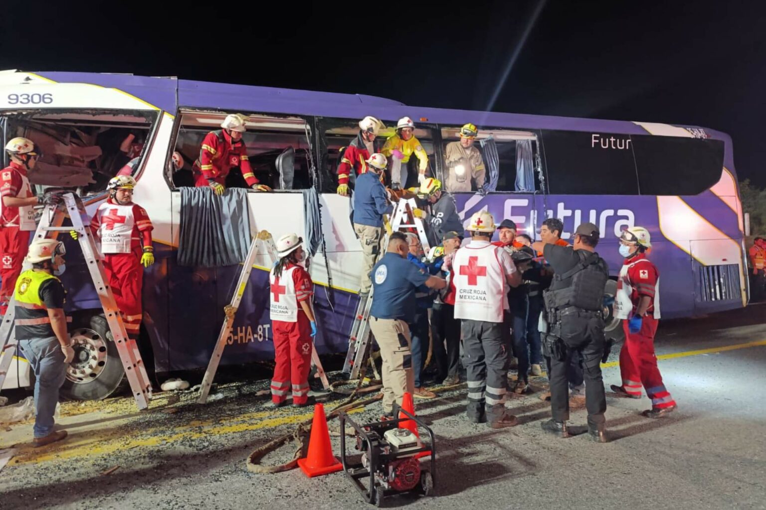 Choque de autobús y tractocamión deja dos muertos y 36 lesionados en Tamaulipas