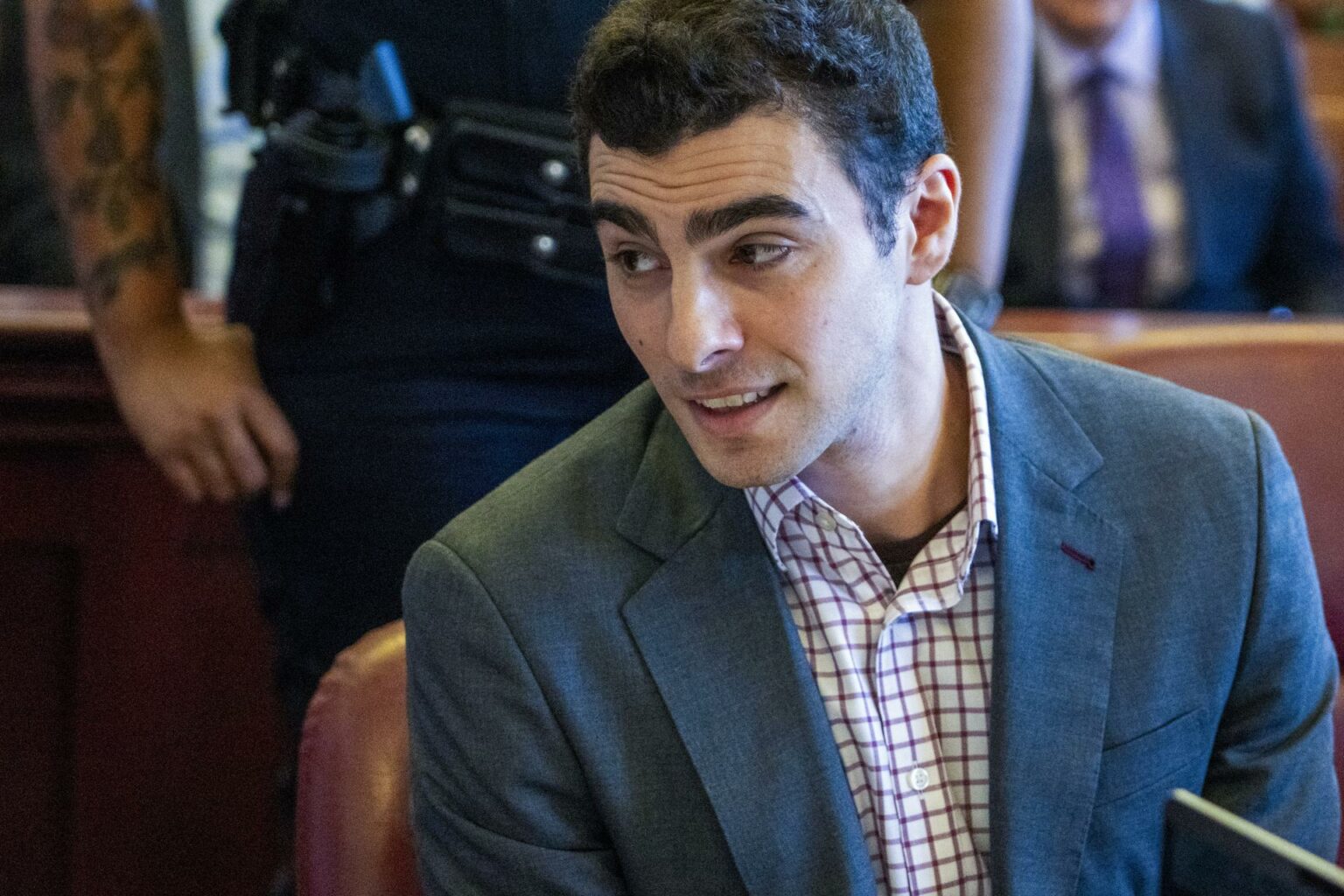 Luigi Mangione intenta excluir pruebas de su juicio por el asesinato de director ejecutivo