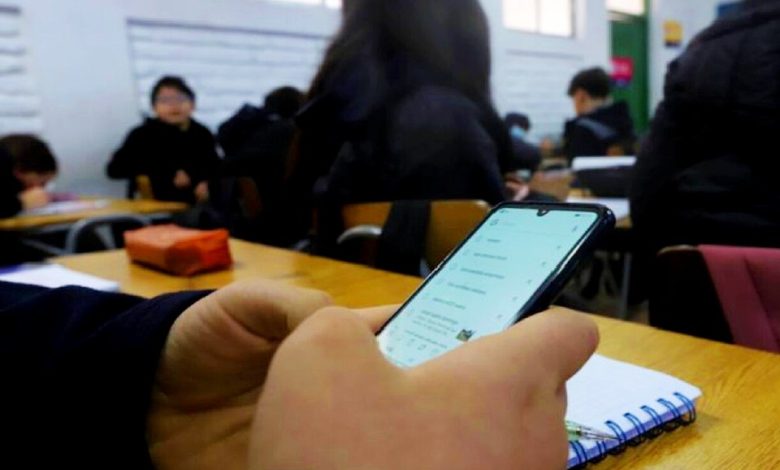 Escuela sin celular: Diputados proponen prohibirlos en escuelas y explican por qué