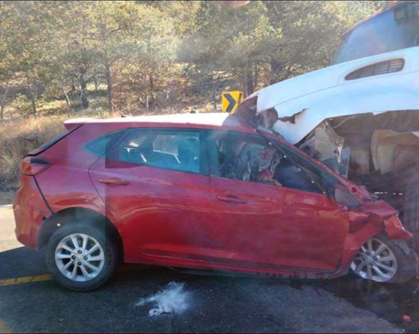 Salían a cumplir su vocación y no regresaron: mueren tres pasantes de Medicina tras choque en Namiquipa