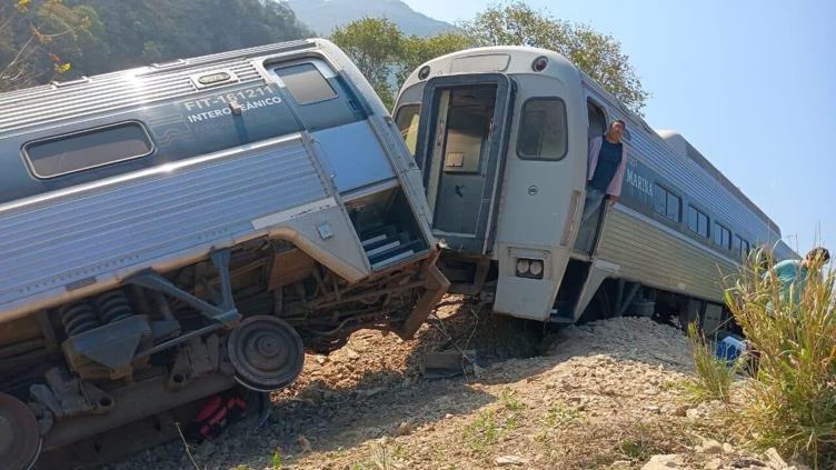 Confirman al menos 13 muertos en descarrilamiento del Tren Interoceánico