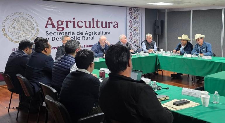Anuncia Segob acuerdo con campesinos y transportistas