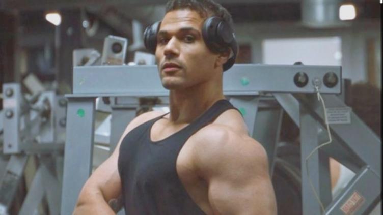 Murió el influencer Alessandro Antonicelli tras enfrentar el cáncer