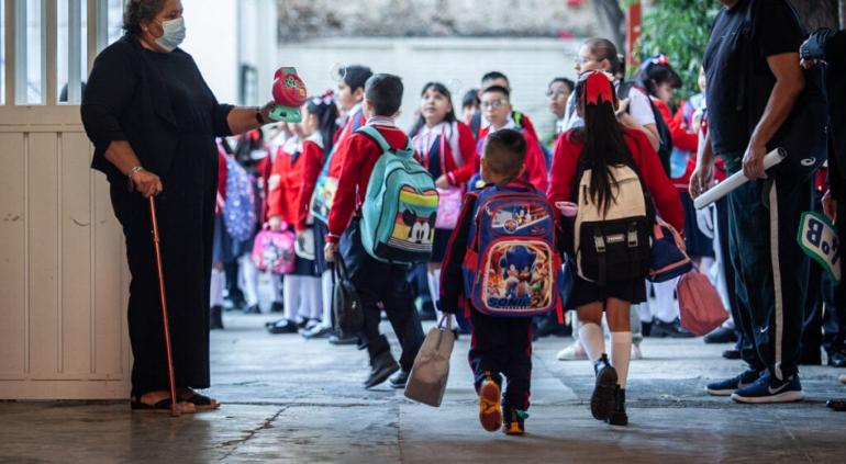 Cierra 2025 con 6.8 millones de menores fuera del sistema educativo