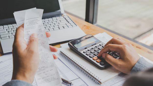 Cárcel y megamultas: sancionará SAT facturas falsas