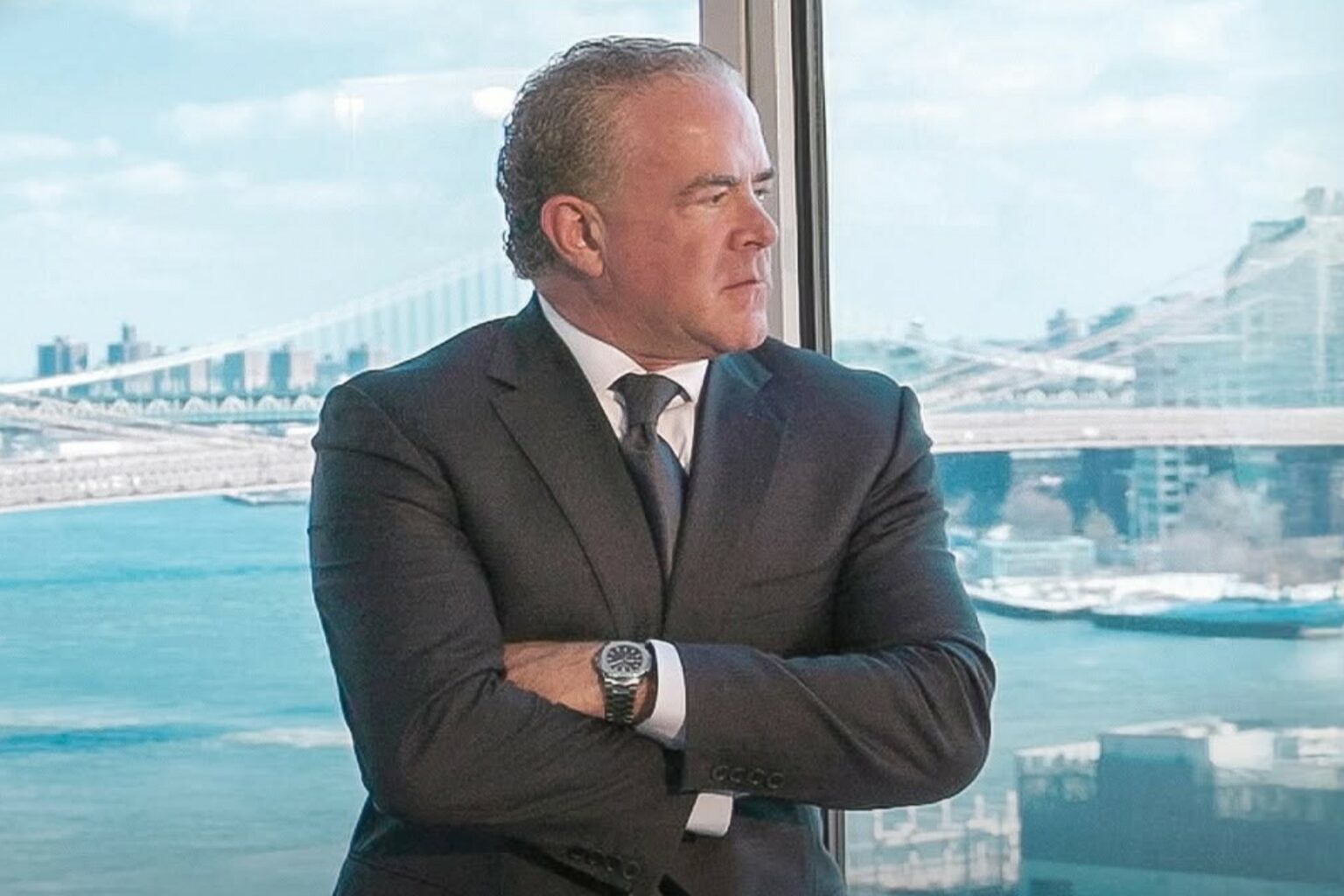 Captan en París a Raúl Rocha, dueño de Miss Universo con orden de aprehensión vigente