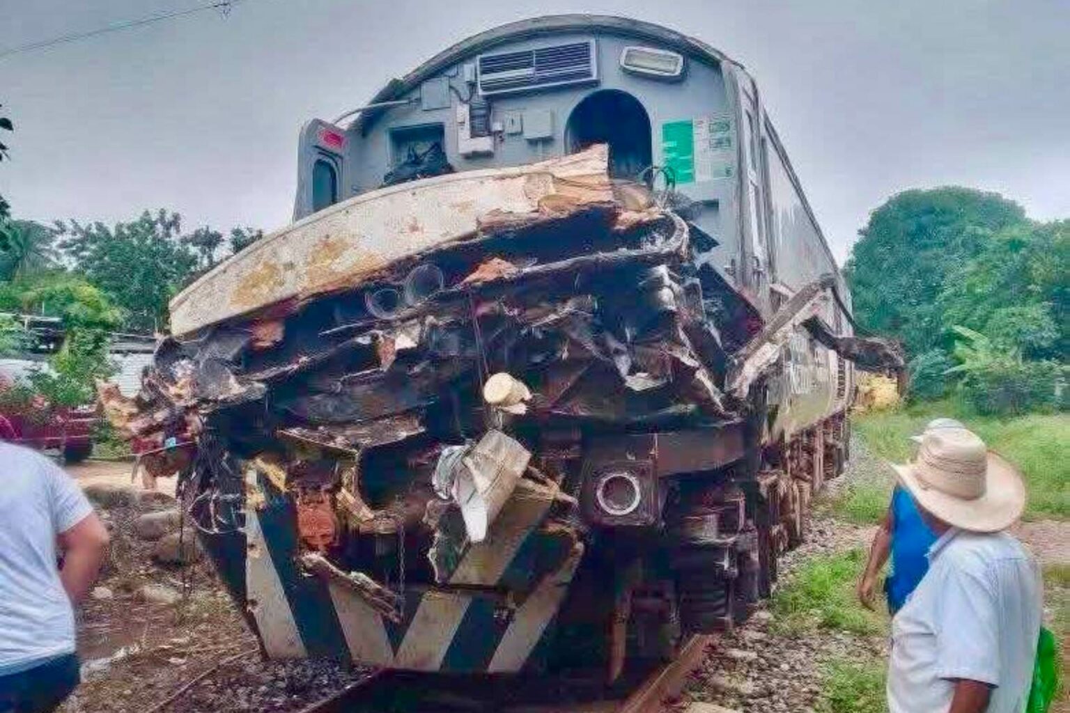 Tren Interoceánico choca con tráiler en Pichucalco, Chiapas