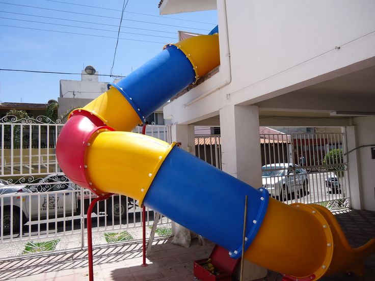 Niño de 1 año muere tras quedar atrapado en un tobogán en guardería