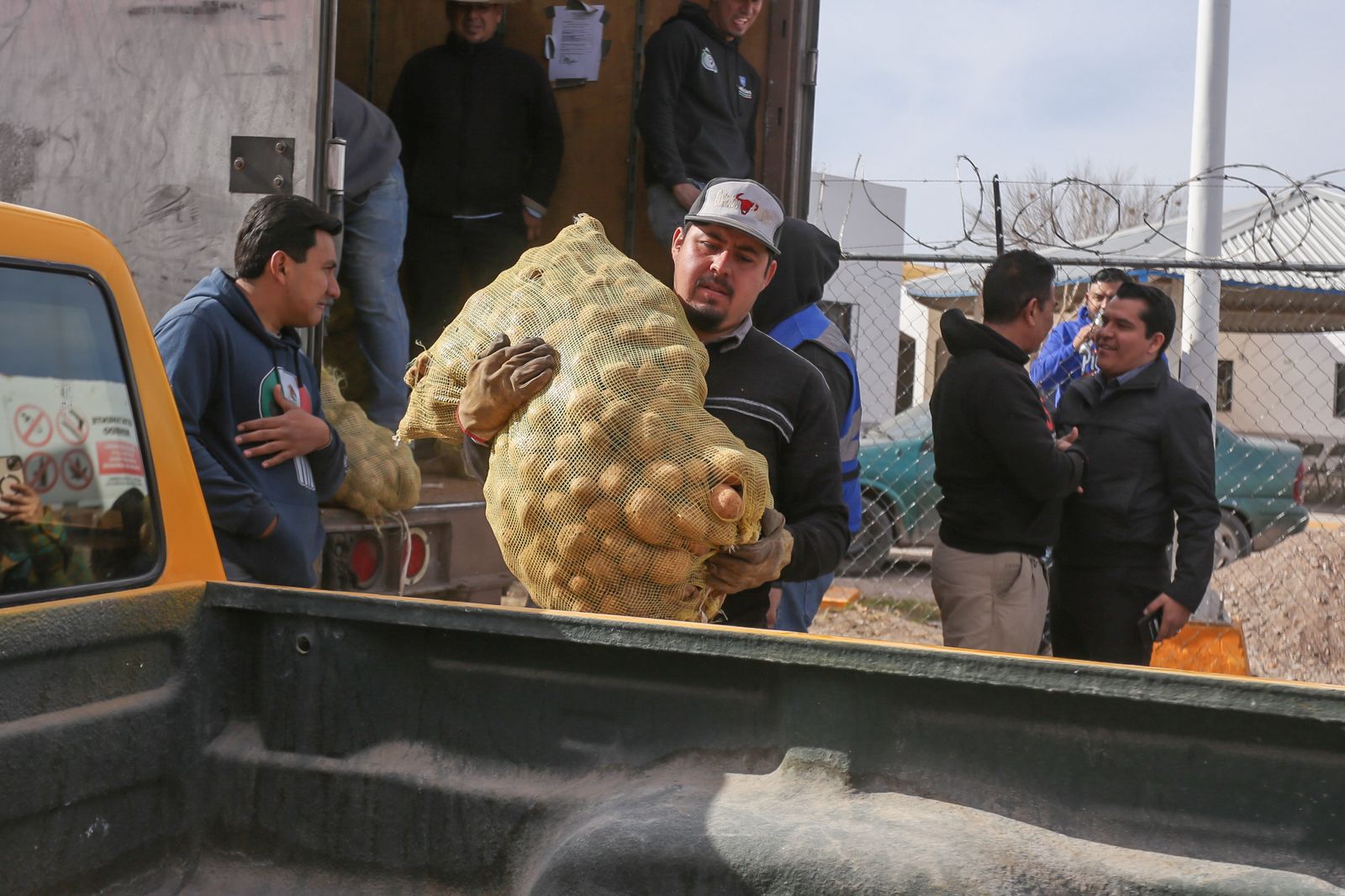 Entregan 28 toneladas de papa a instituciones de Delicias