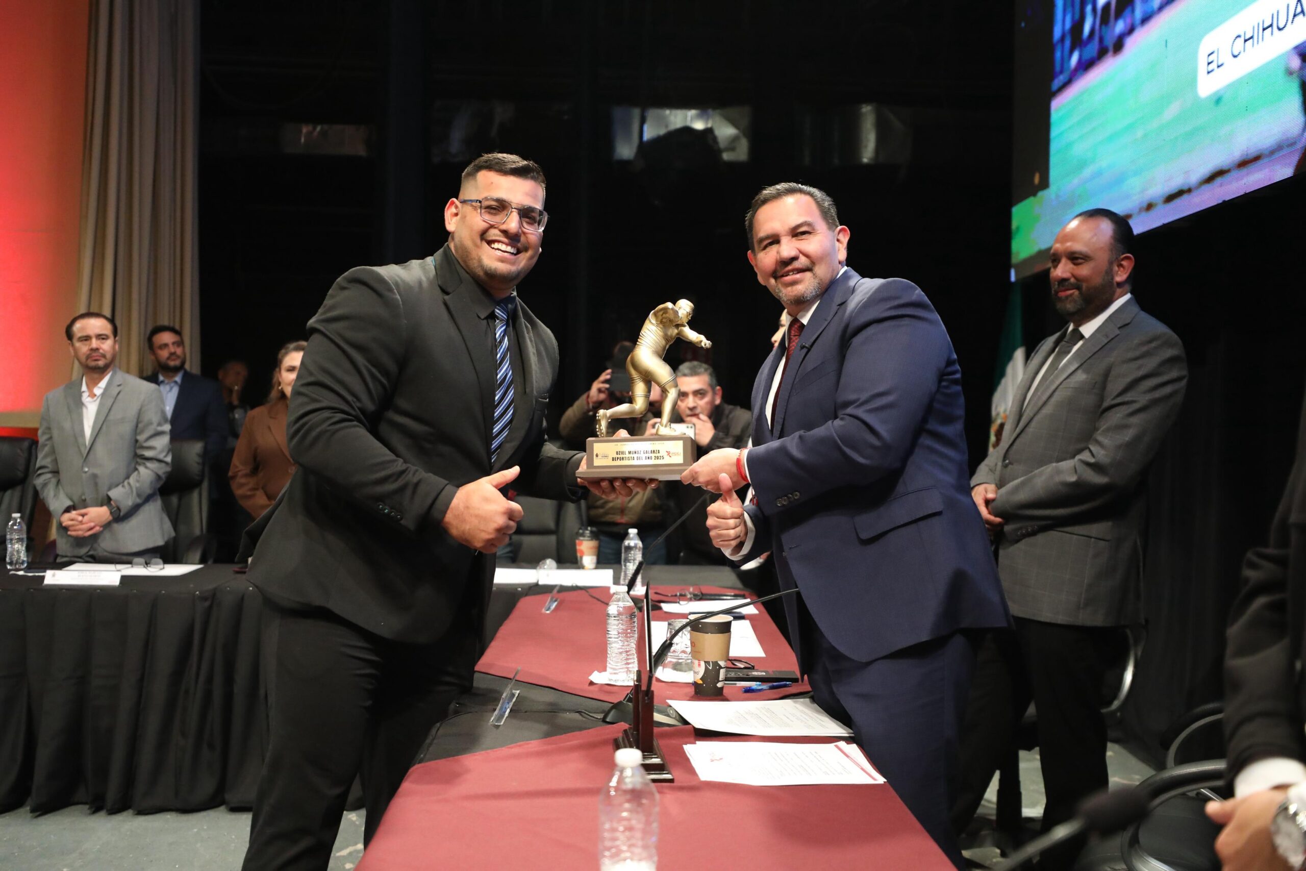 Reconocen como Deportista del Año a Uziel Muñoz Galarza