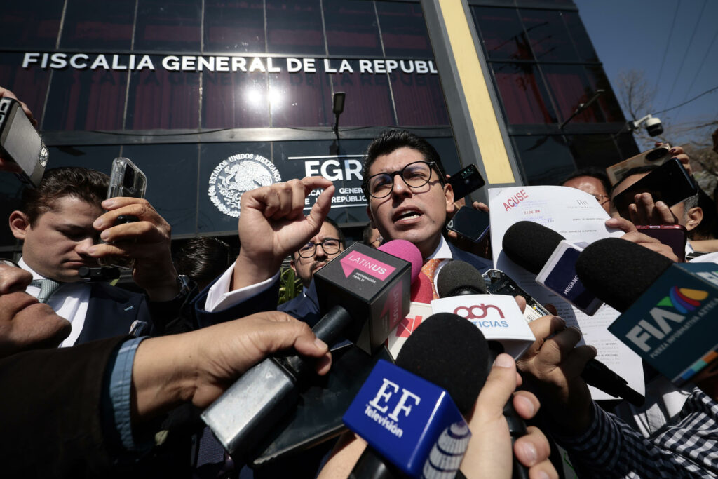 Víctimas de descarrilamiento del Tren Interoceánico presentan denuncia ante la FGR contra empresa y funciomnarios