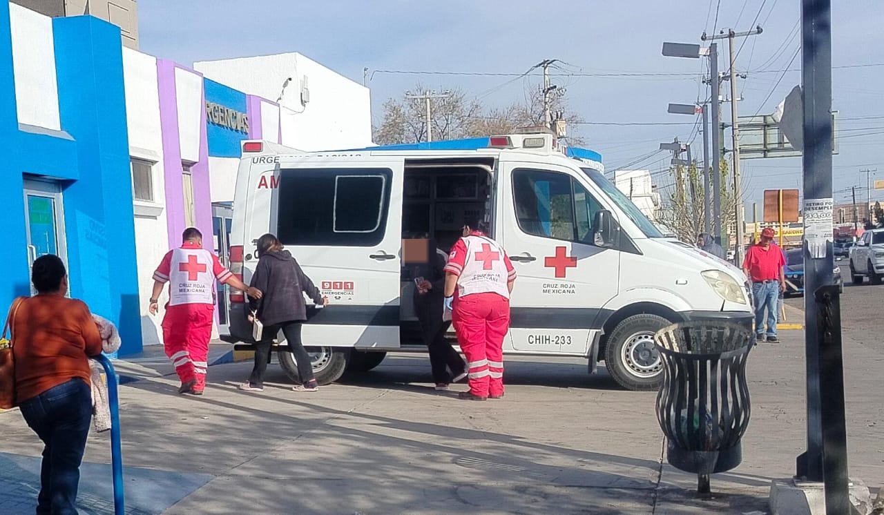 Ambulancia 233 de Meoqui arribó al Hospital Regional con menor lesionada