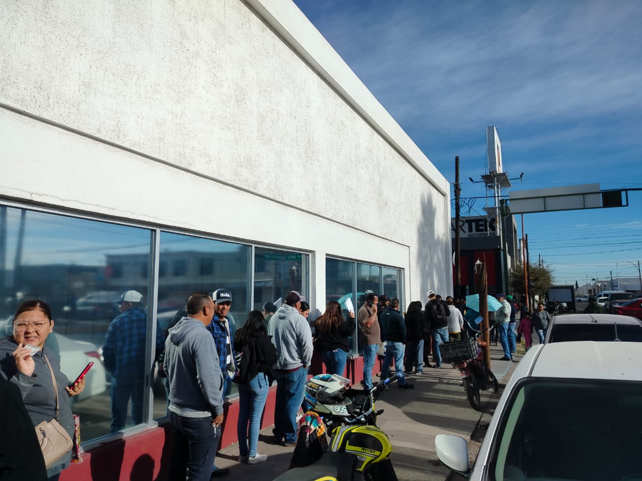 Reportan caída del sistema en el SAT en Delicias; tiempos de atención hasta de dos horas